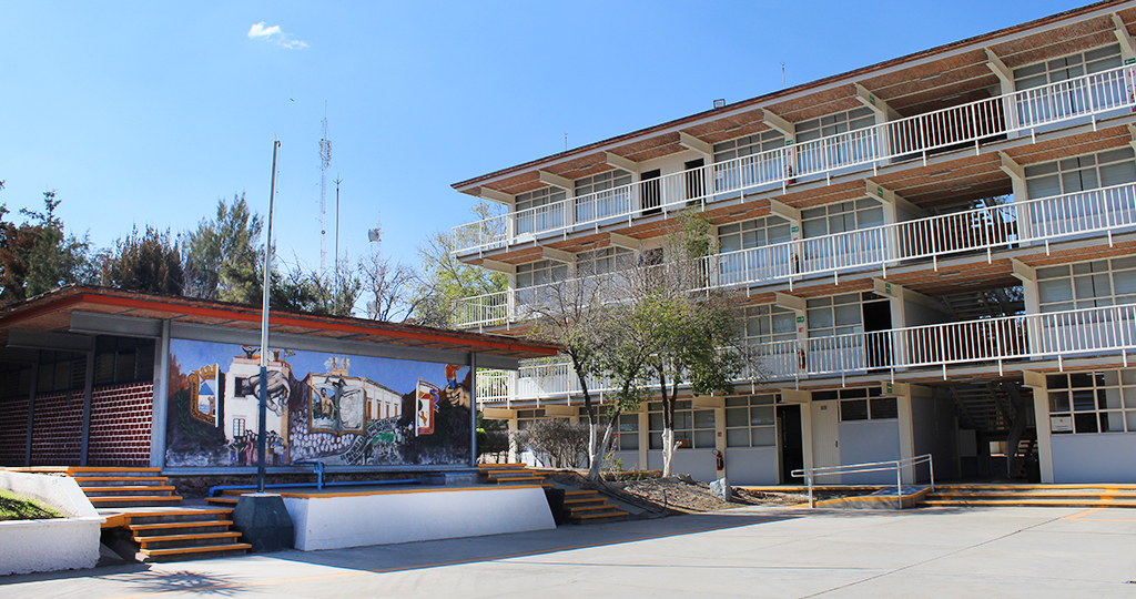 Sede Lagos de Moreno - Edificio O - Patio cívico